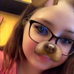 Meet your Posher, Desiree